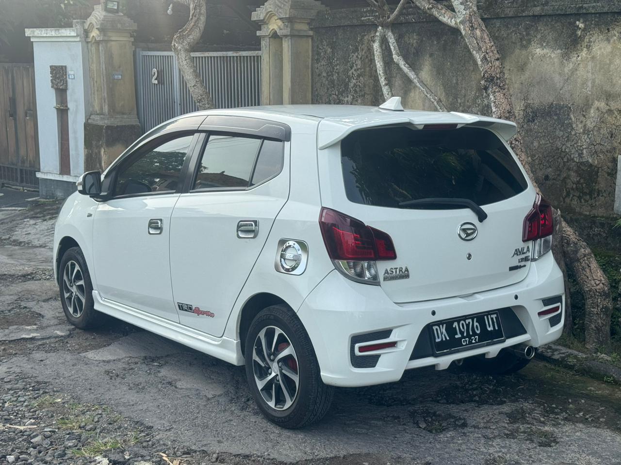 2017 Daihatsu Ayla  2017 Daihatsu Ayla