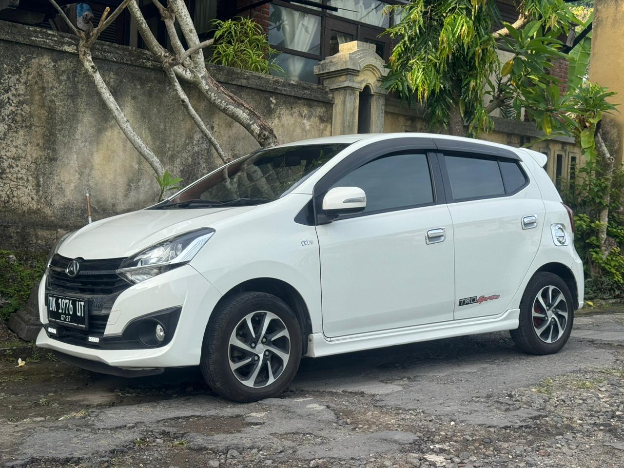 2017 Daihatsu Ayla  2017 Daihatsu Ayla