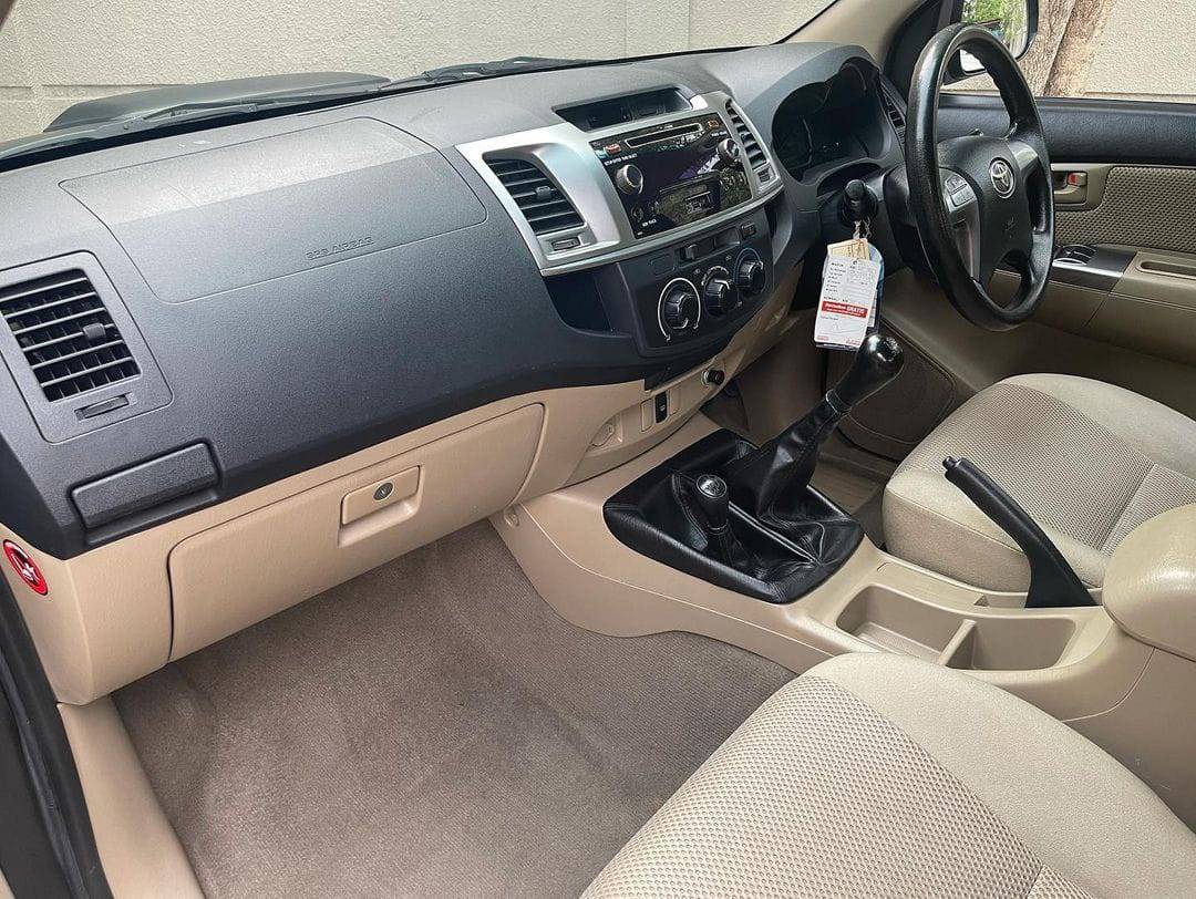 2014 Toyota Hilux Double Cabin 2.5L MT 2014 Toyota Hilux Double Cabin 2.5L MT