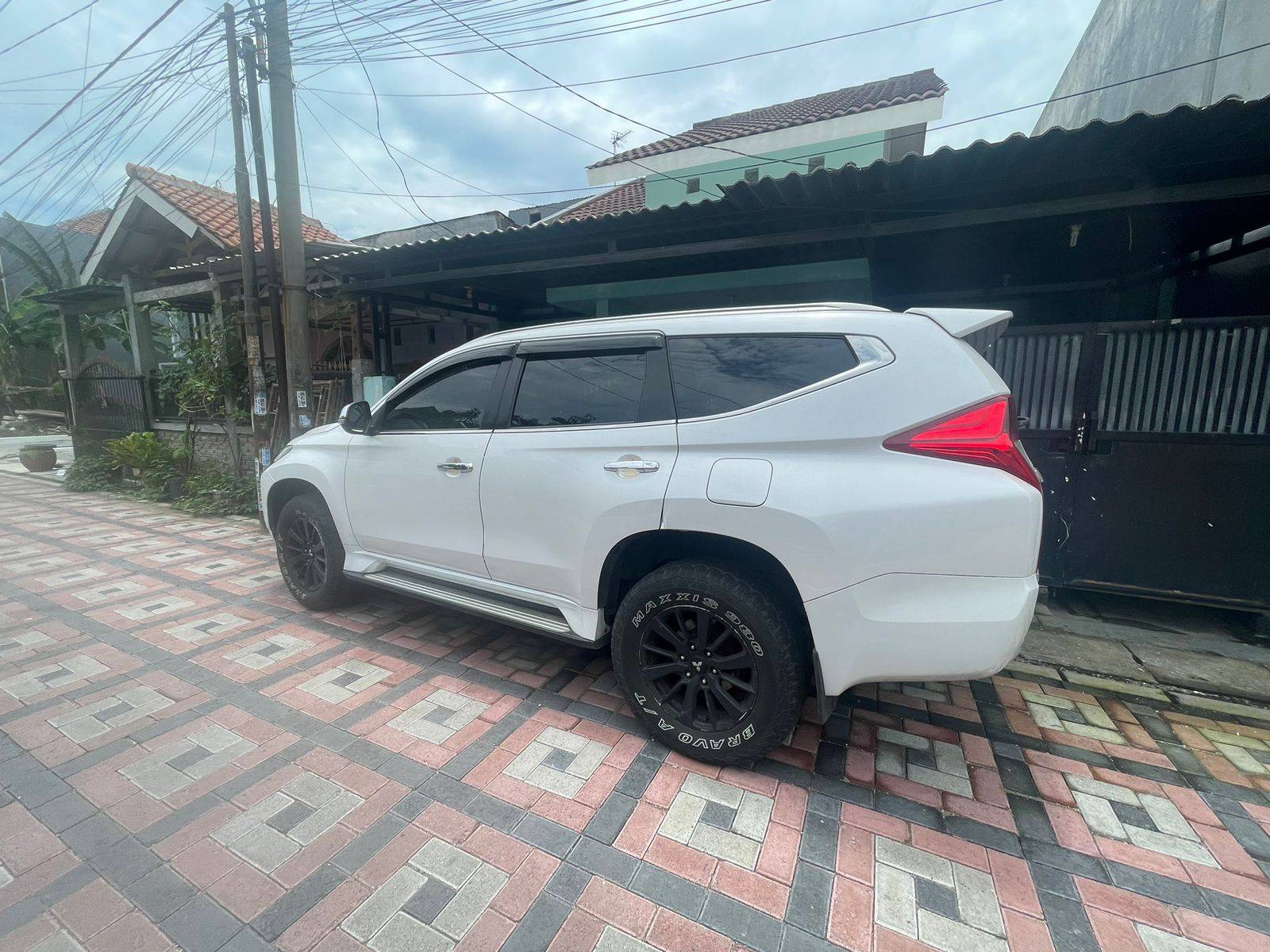 2017 Mitsubishi Pajero Sport Dakar AT 4x2 2017 Mitsubishi Pajero Sport Dakar AT 4x2