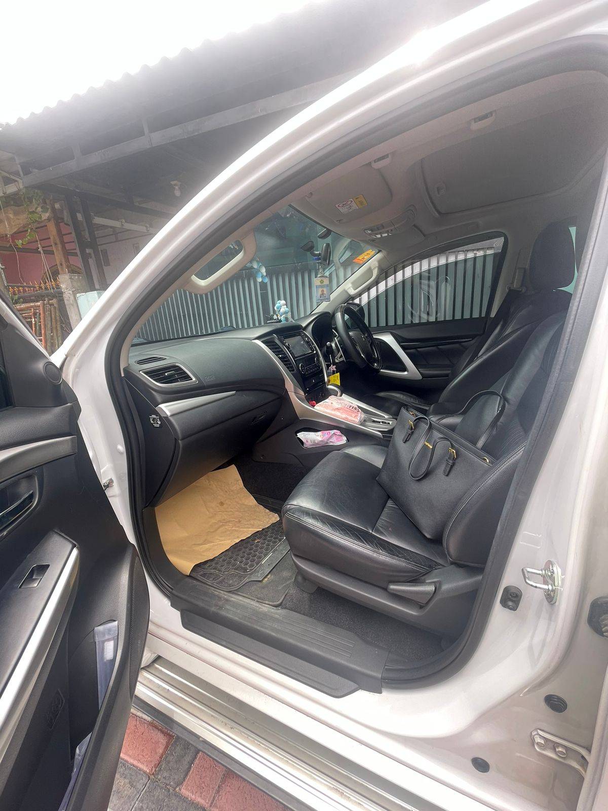 2017 Mitsubishi Pajero Sport Dakar AT 4x2 2017 Mitsubishi Pajero Sport Dakar AT 4x2