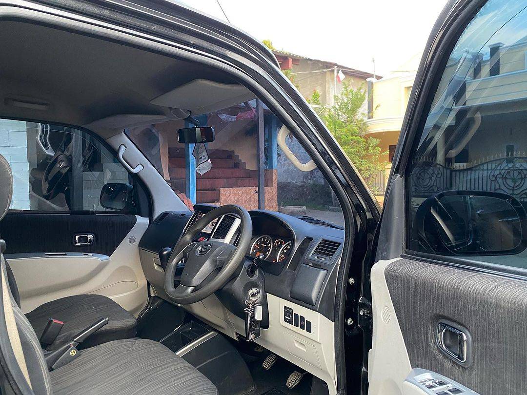 2016 Daihatsu Luxio 1.5L X MT STD 2016 Daihatsu Luxio 1.5L X MT STD