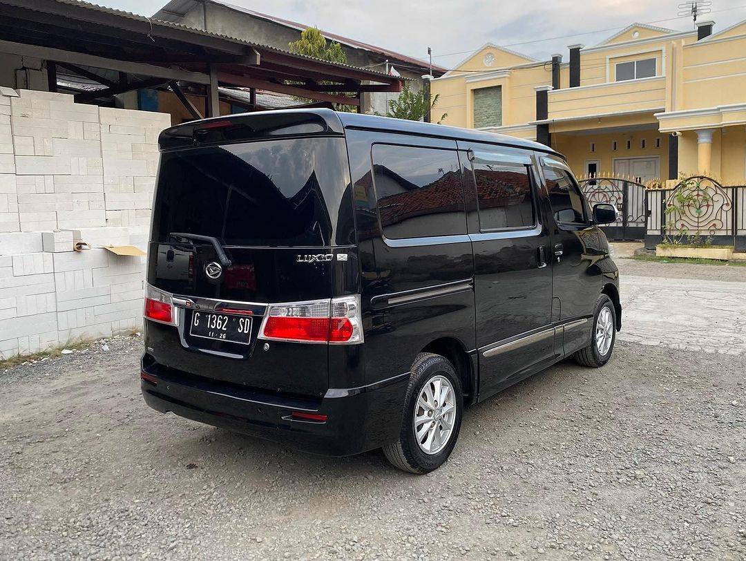 2016 Daihatsu Luxio 1.5L X MT STD 2016 Daihatsu Luxio 1.5L X MT STD