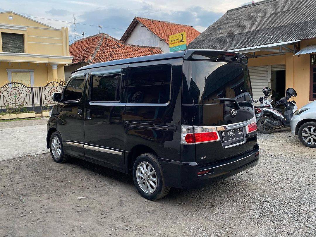 2016 Daihatsu Luxio 1.5L X MT STD 2016 Daihatsu Luxio 1.5L X MT STD