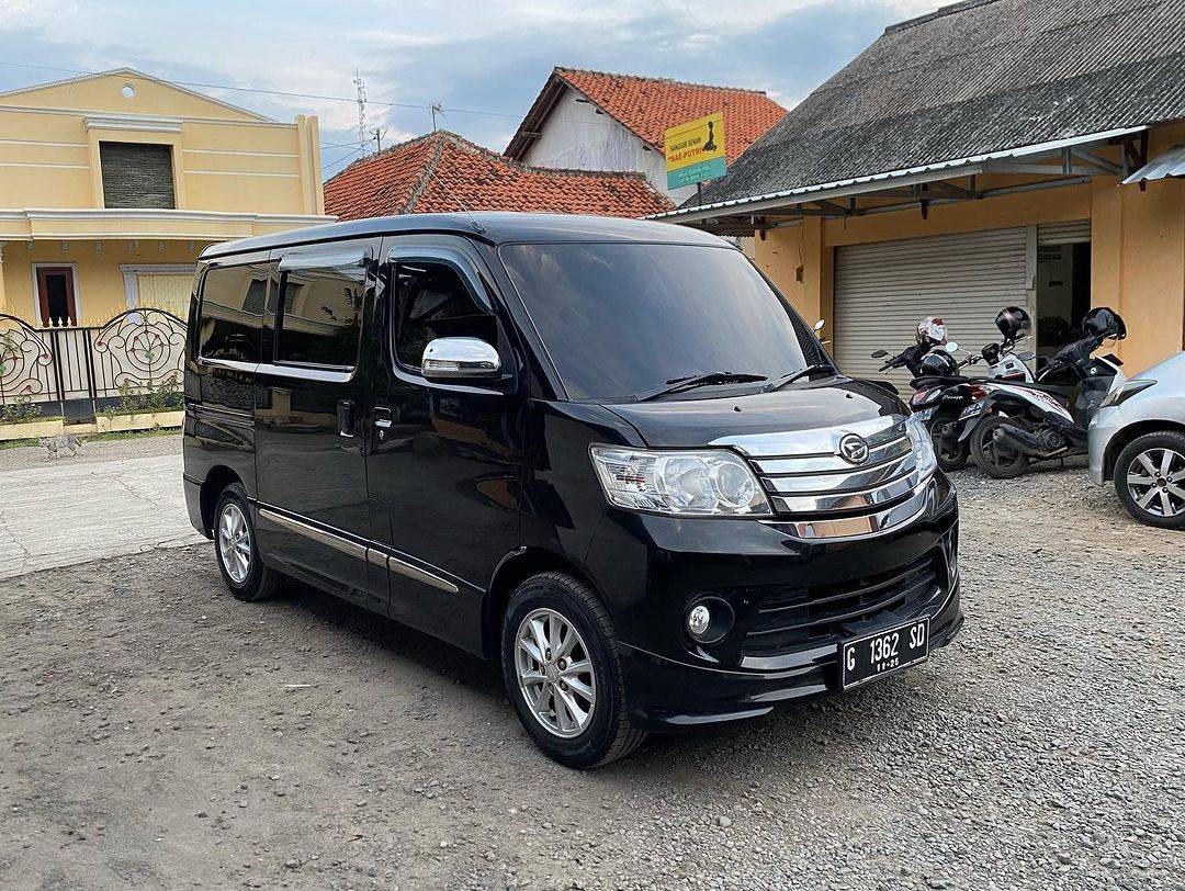 2016 Daihatsu Luxio 1.5L X MT STD 2016 Daihatsu Luxio 1.5L X MT STD