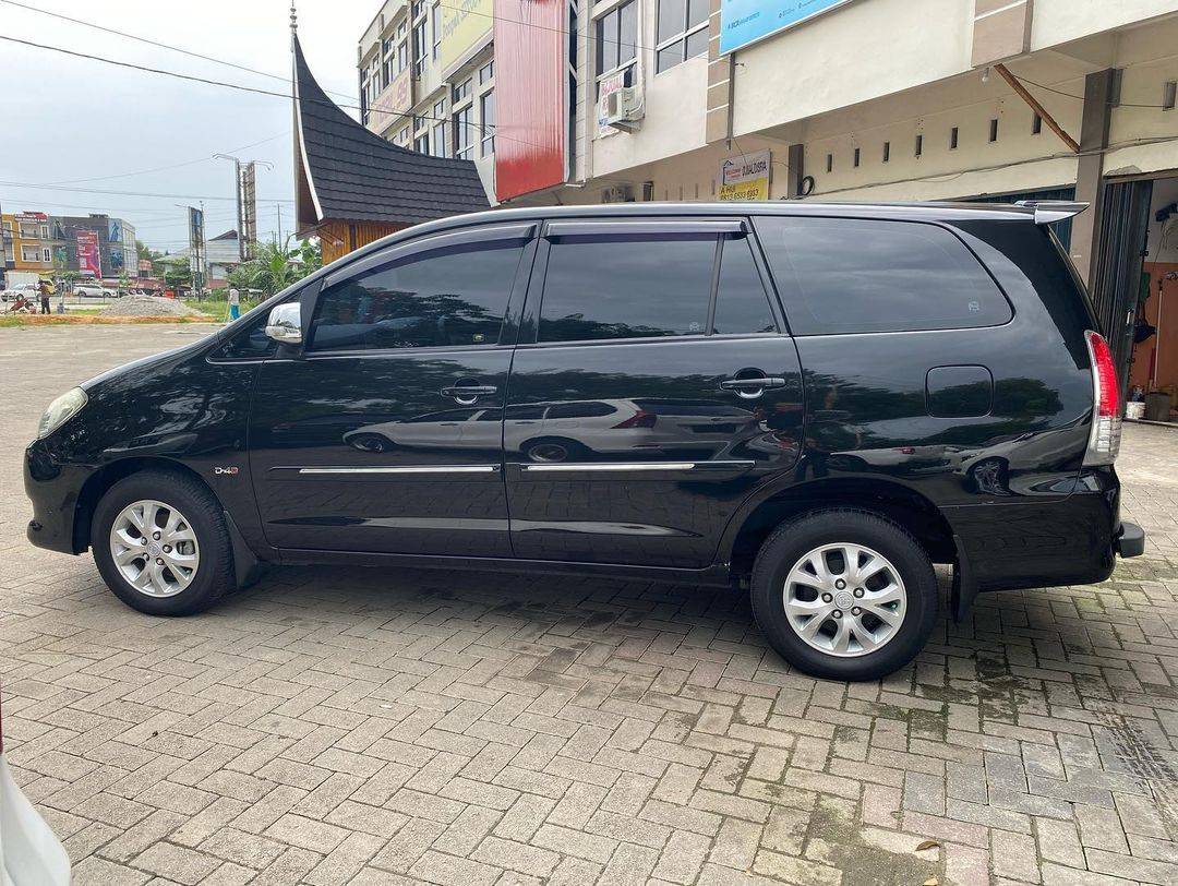 2011 Toyota Kijang Innova Bekas 2011 Toyota Kijang Innova Bekas