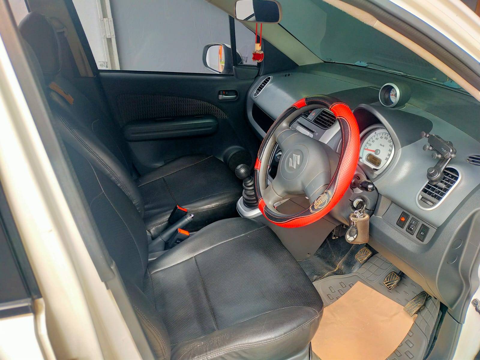 2013 Suzuki Splash MT 2013 Suzuki Splash MT