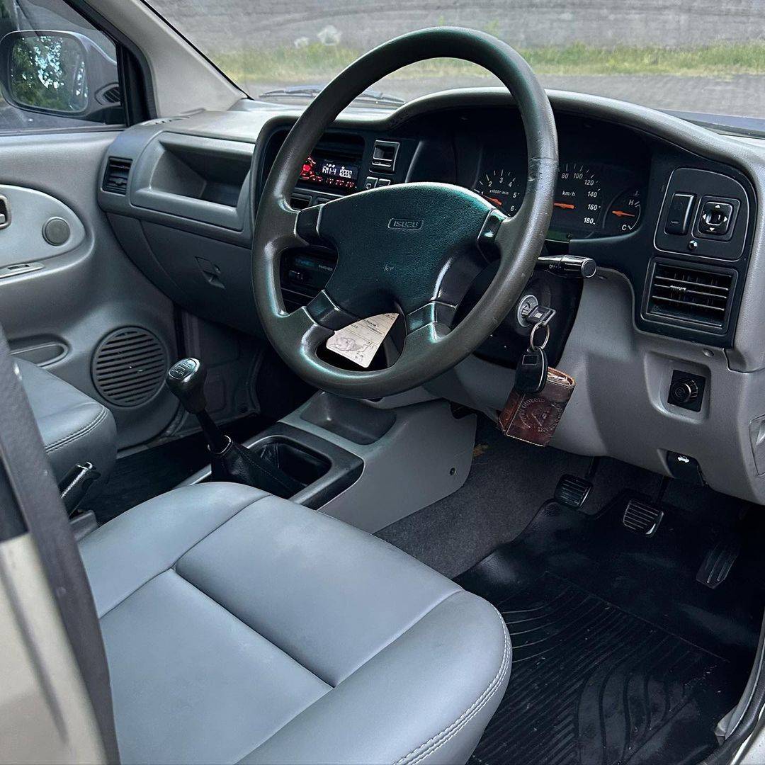 2002 Isuzu Panther 2002 Isuzu Panther