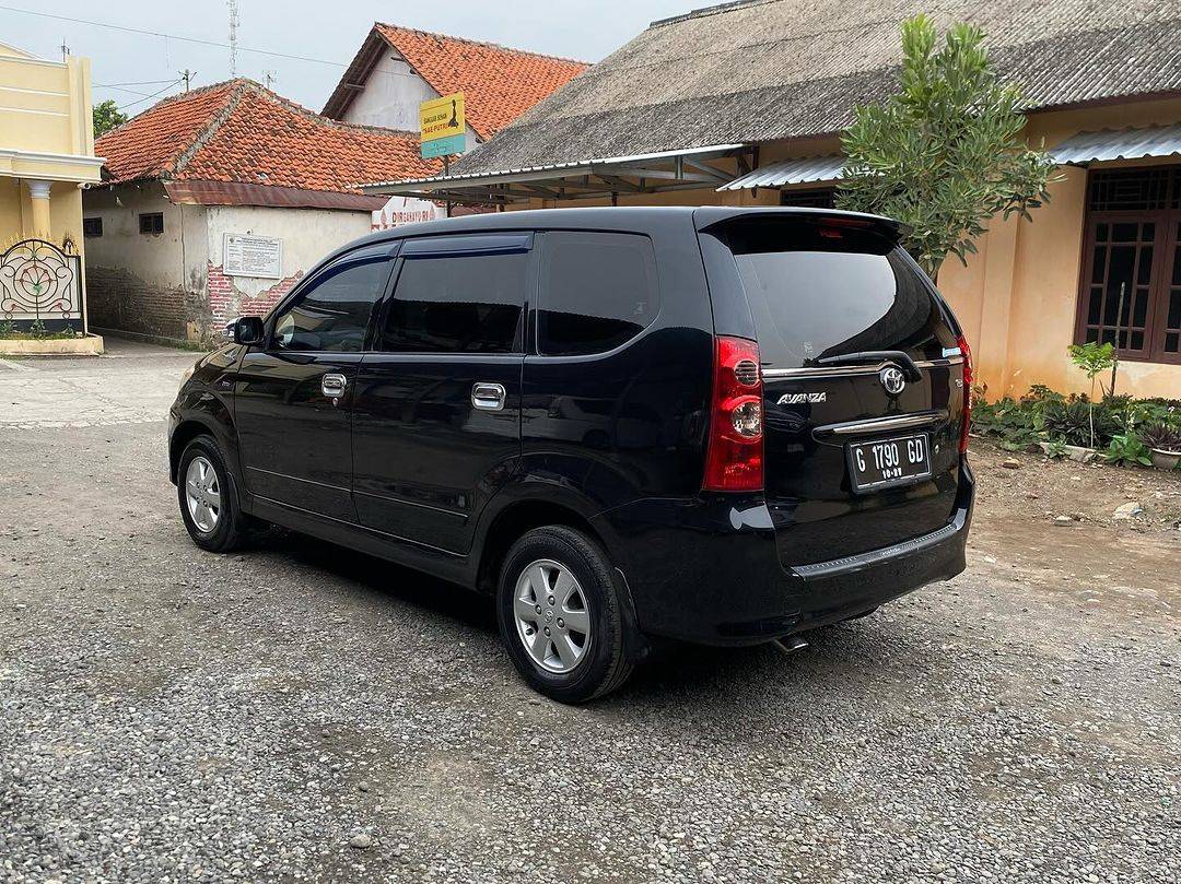 2010 Toyota Avanza VVT-I G 1.3L MT 2010 Toyota Avanza VVT-I G 1.3L MT