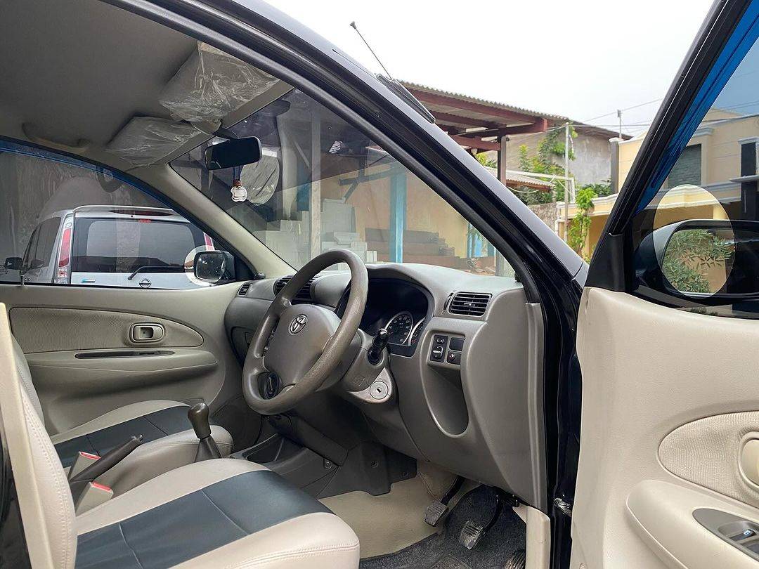 2010 Toyota Avanza VVT-I G 1.3L MT 2010 Toyota Avanza VVT-I G 1.3L MT