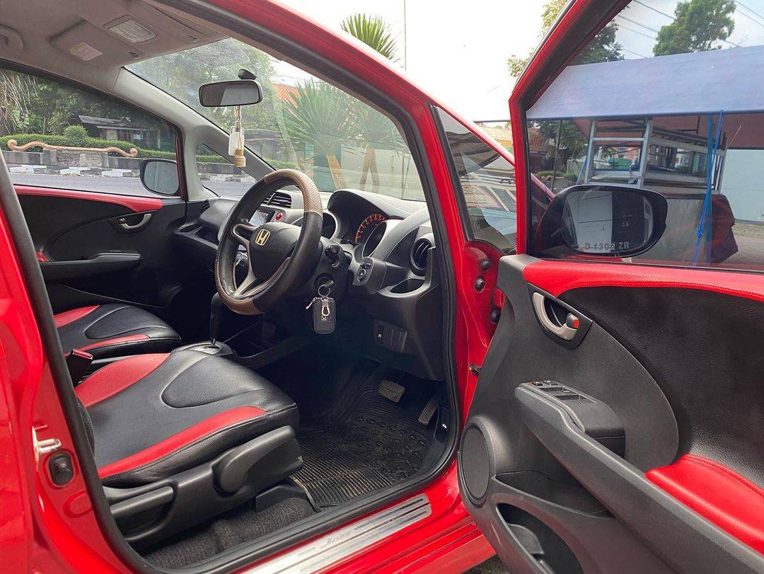 2009 Honda Jazz  1.5L RS AT 2009 Honda Jazz  1.5L RS AT