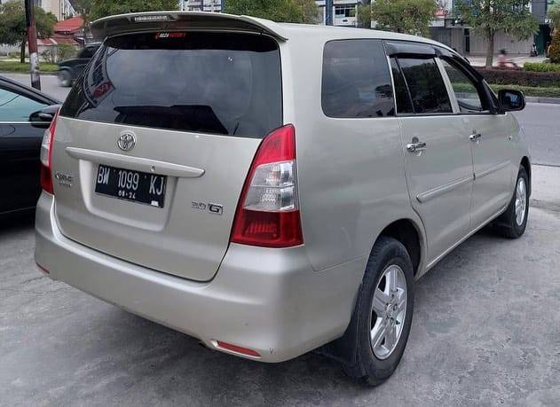 2011 Toyota Kijang Innova 2.5 G MT DIESEL 2011 Toyota Kijang Innova 2.5 G MT DIESEL