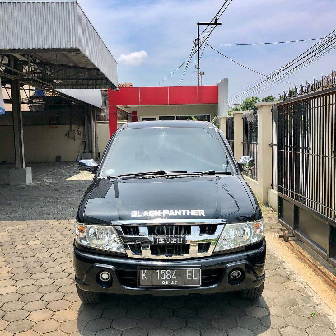 2009 Isuzu Panther LS 2.5L MT Bekas 2009 Isuzu Panther LS 2.5L MT Bekas