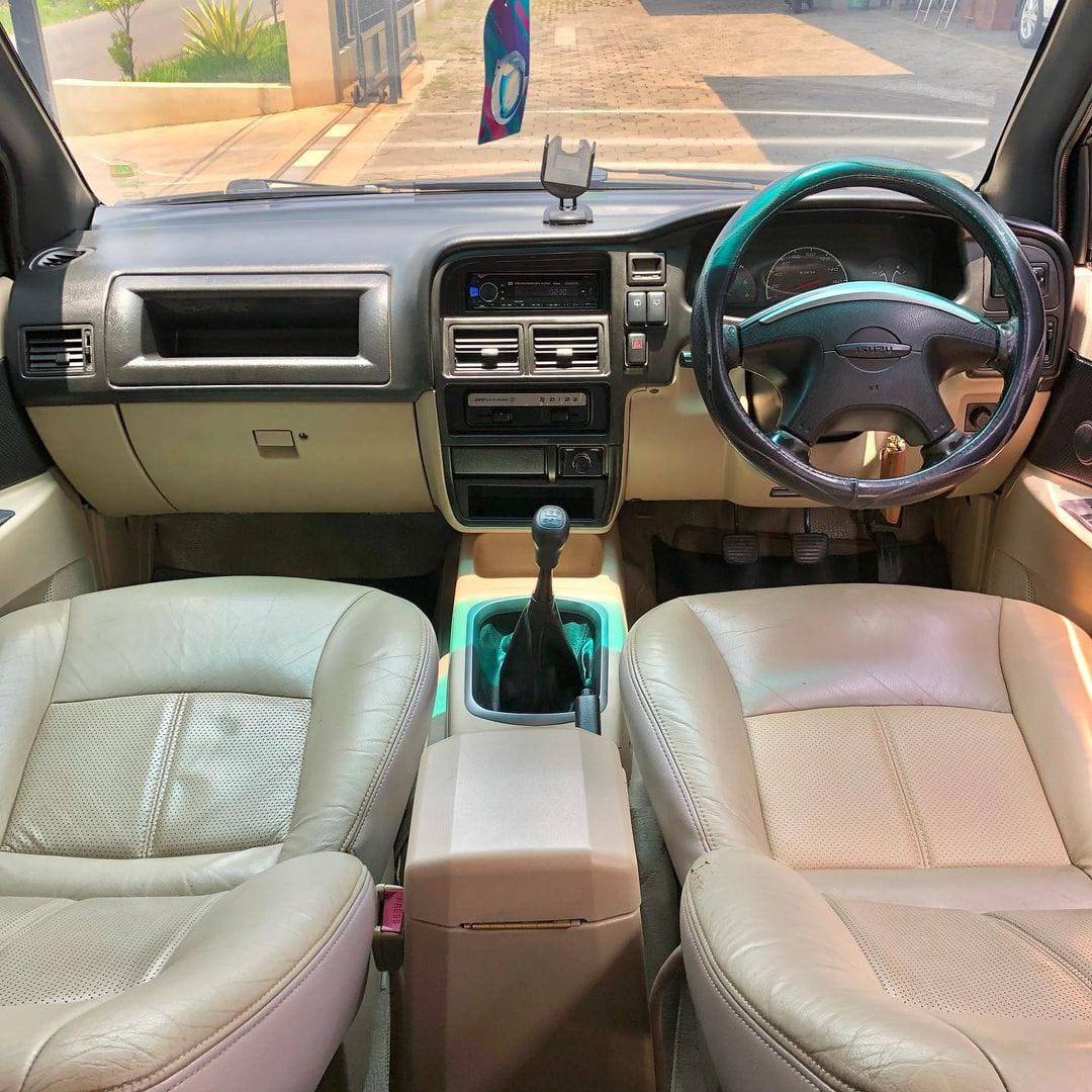 2009 Isuzu Panther LS 2.5L MT 2009 Isuzu Panther LS 2.5L MT