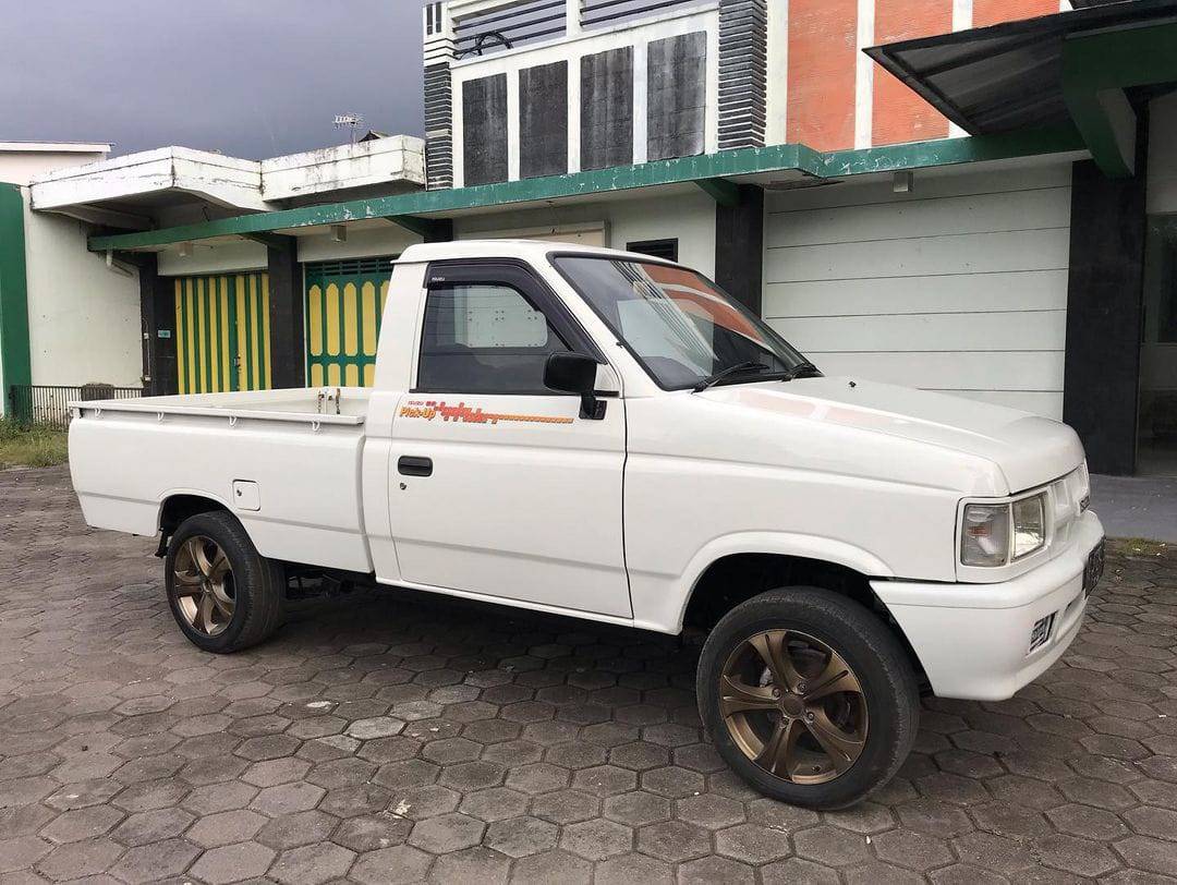 2015 Isuzu Panther 2015 Isuzu Panther