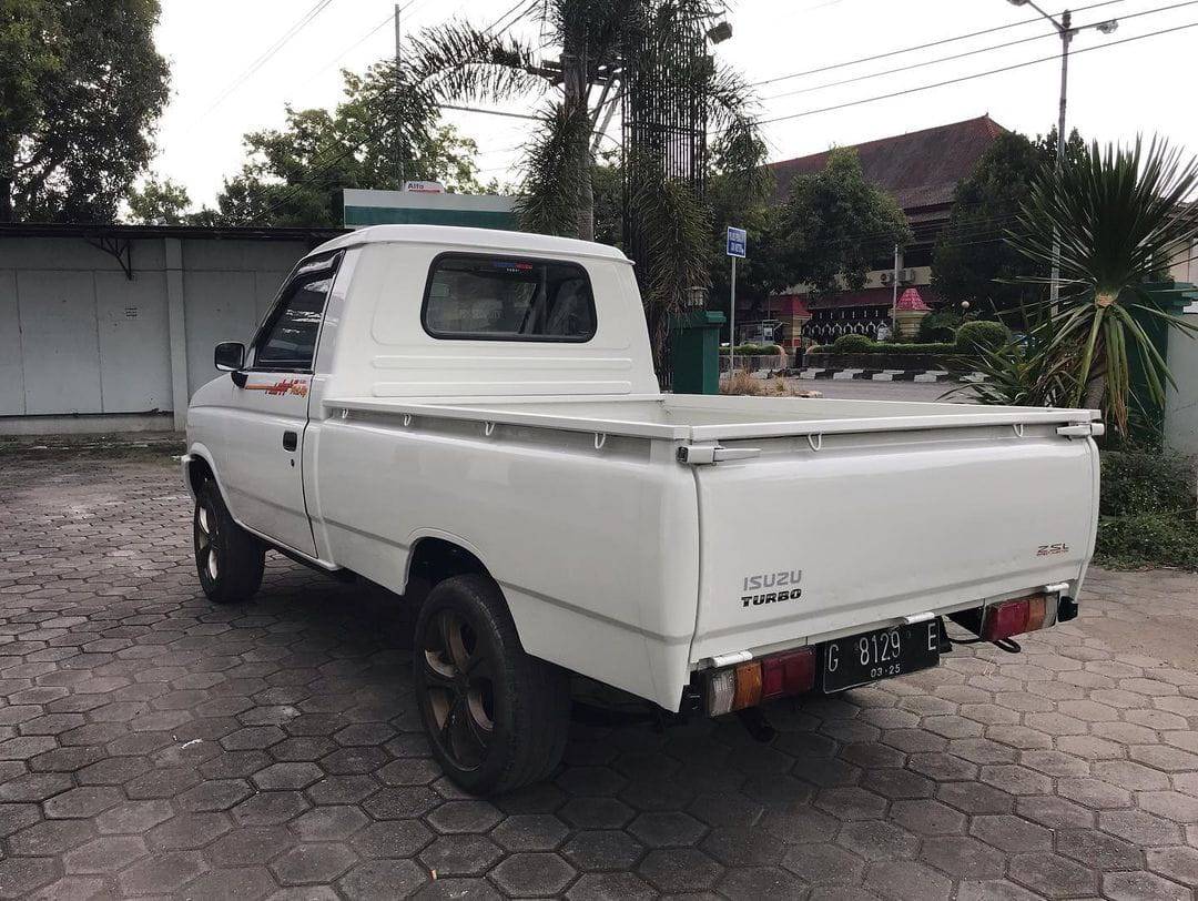 2015 Isuzu Panther 2015 Isuzu Panther