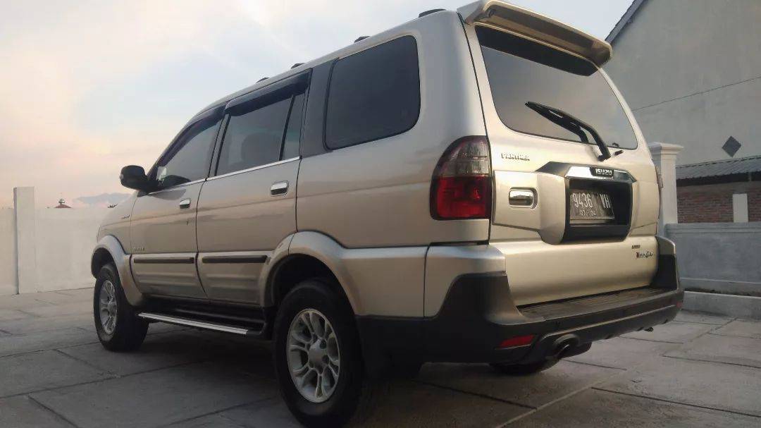 2014 Isuzu Panther 2014 Isuzu Panther