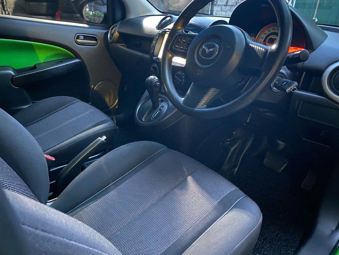 2011 Mazda 2 R AT 2011 Mazda 2 R AT