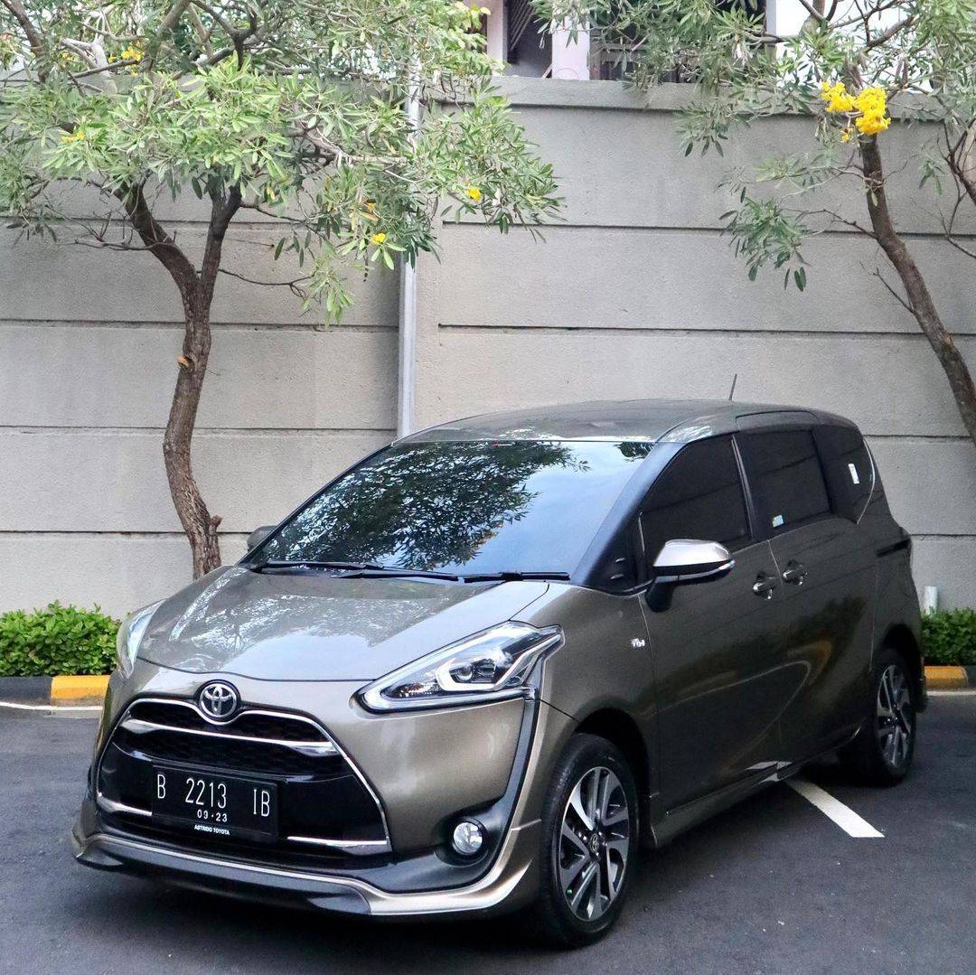 2018 Toyota Sienta Q CVT 2018 Toyota Sienta Q CVT