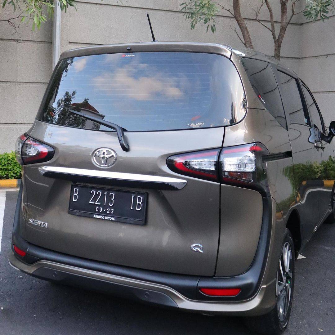 2018 Toyota Sienta Q CVT 2018 Toyota Sienta Q CVT