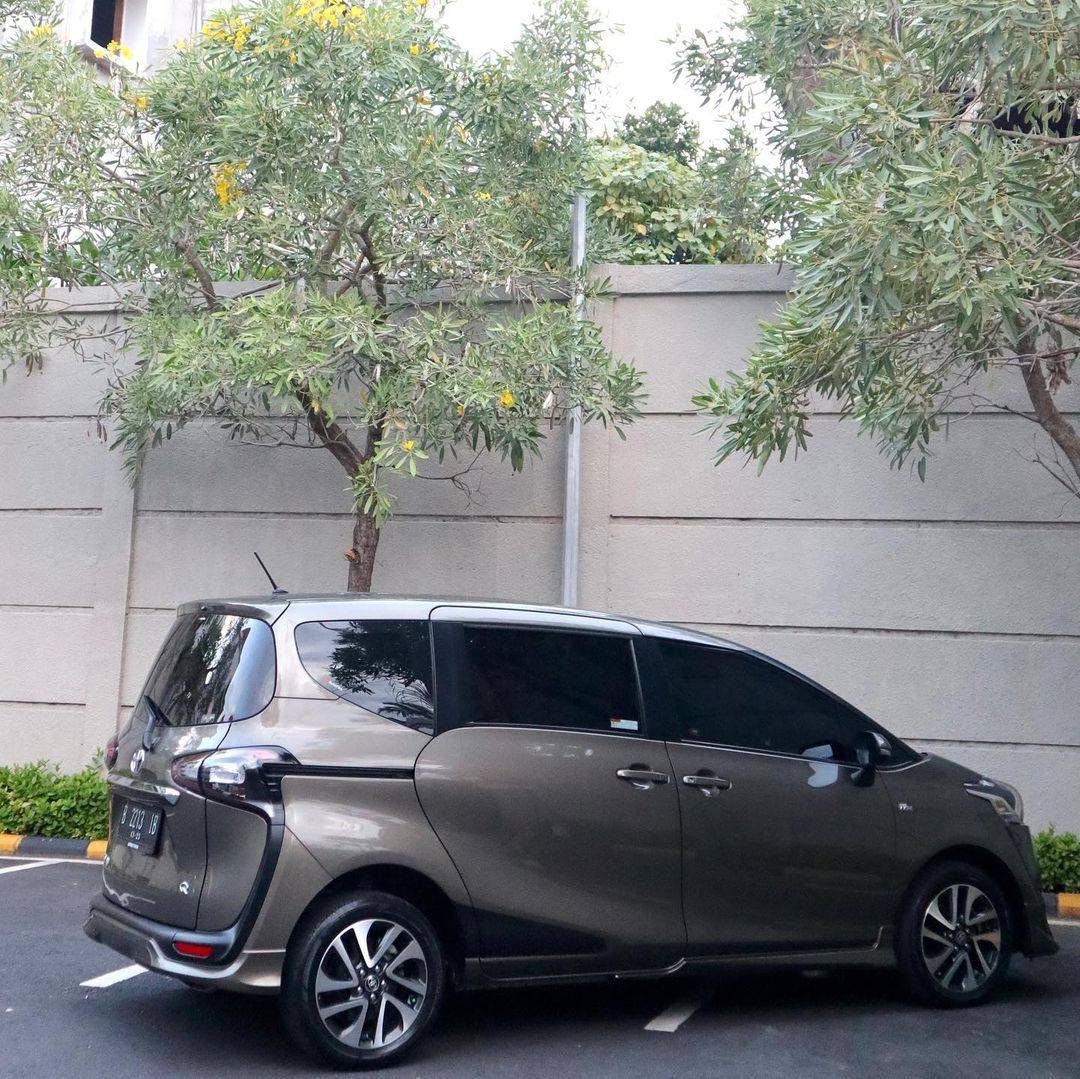 2018 Toyota Sienta Q CVT 2018 Toyota Sienta Q CVT