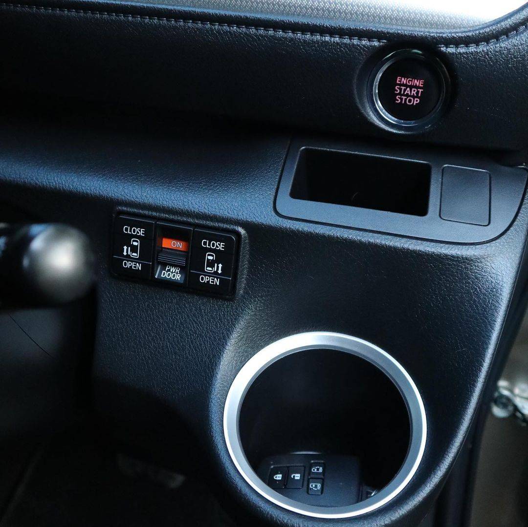 2018 Toyota Sienta Q CVT 2018 Toyota Sienta Q CVT