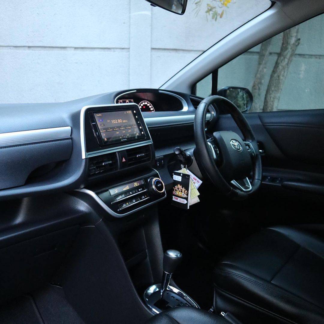 2018 Toyota Sienta Q CVT 2018 Toyota Sienta Q CVT