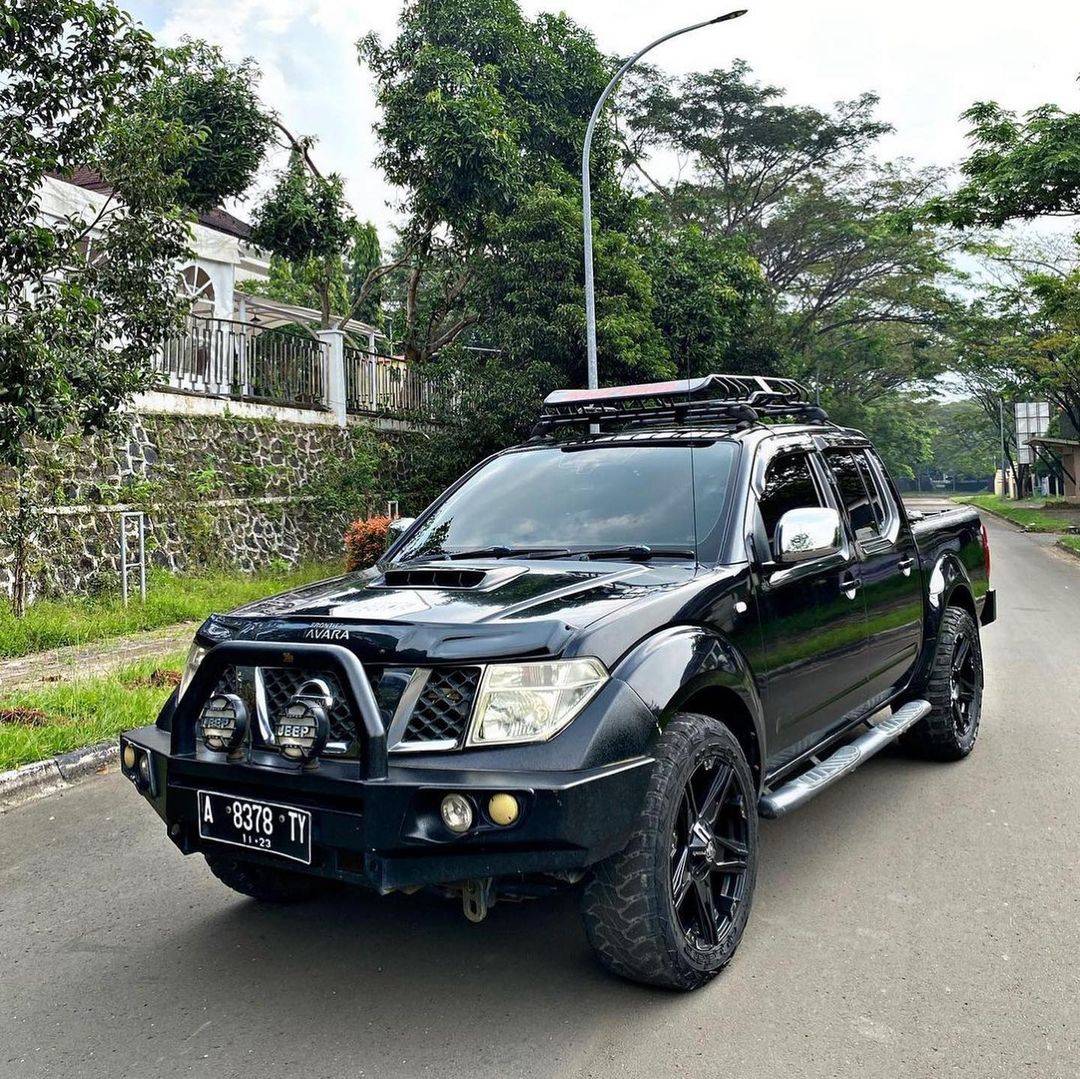2010 Nissan Navara FRONTIER 2.5L 4X4 DOUBLE CABIN A/T Bekas 2010 Nissan Navara FRONTIER 2.5L 4X4 DOUBLE CABIN A/T Bekas