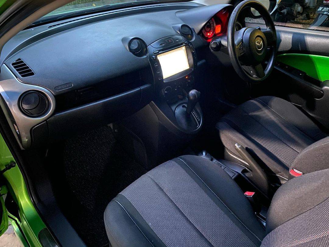 2011 Mazda 2 R AT 2011 Mazda 2 R AT