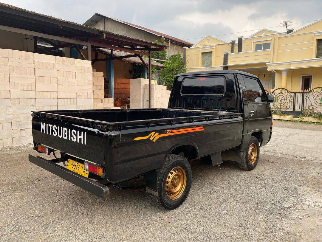 2021 Mitsubishi L300 2021 Mitsubishi L300