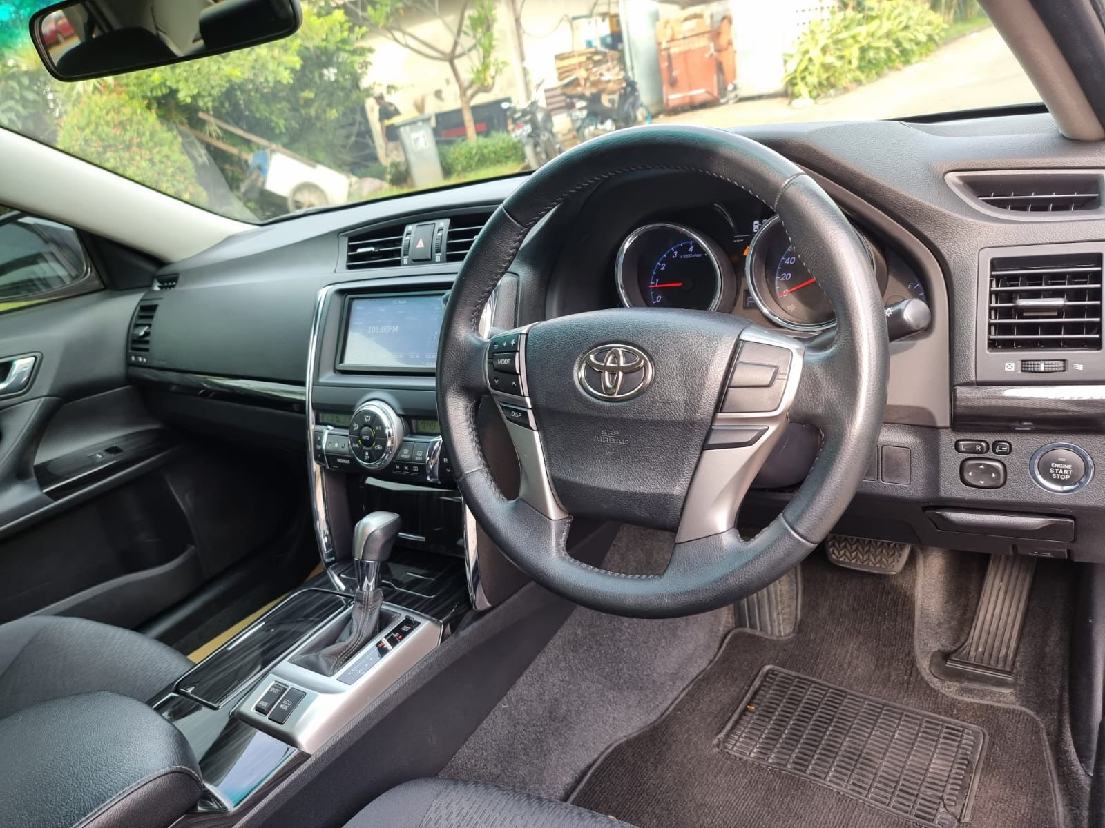 2012 Toyota Mark X Sedan 2.5L X AT 2012 Toyota Mark X Sedan 2.5L X AT