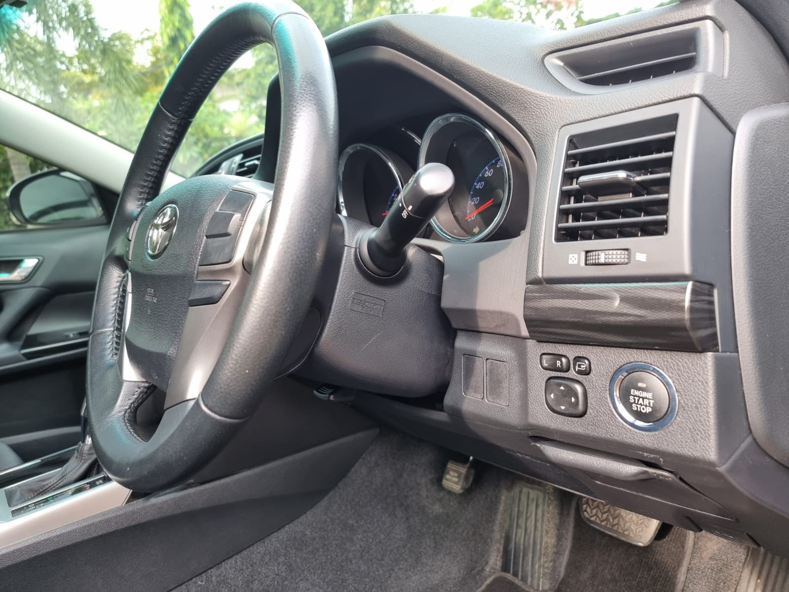 2012 Toyota Mark X Sedan 2.5L X AT 2012 Toyota Mark X Sedan 2.5L X AT