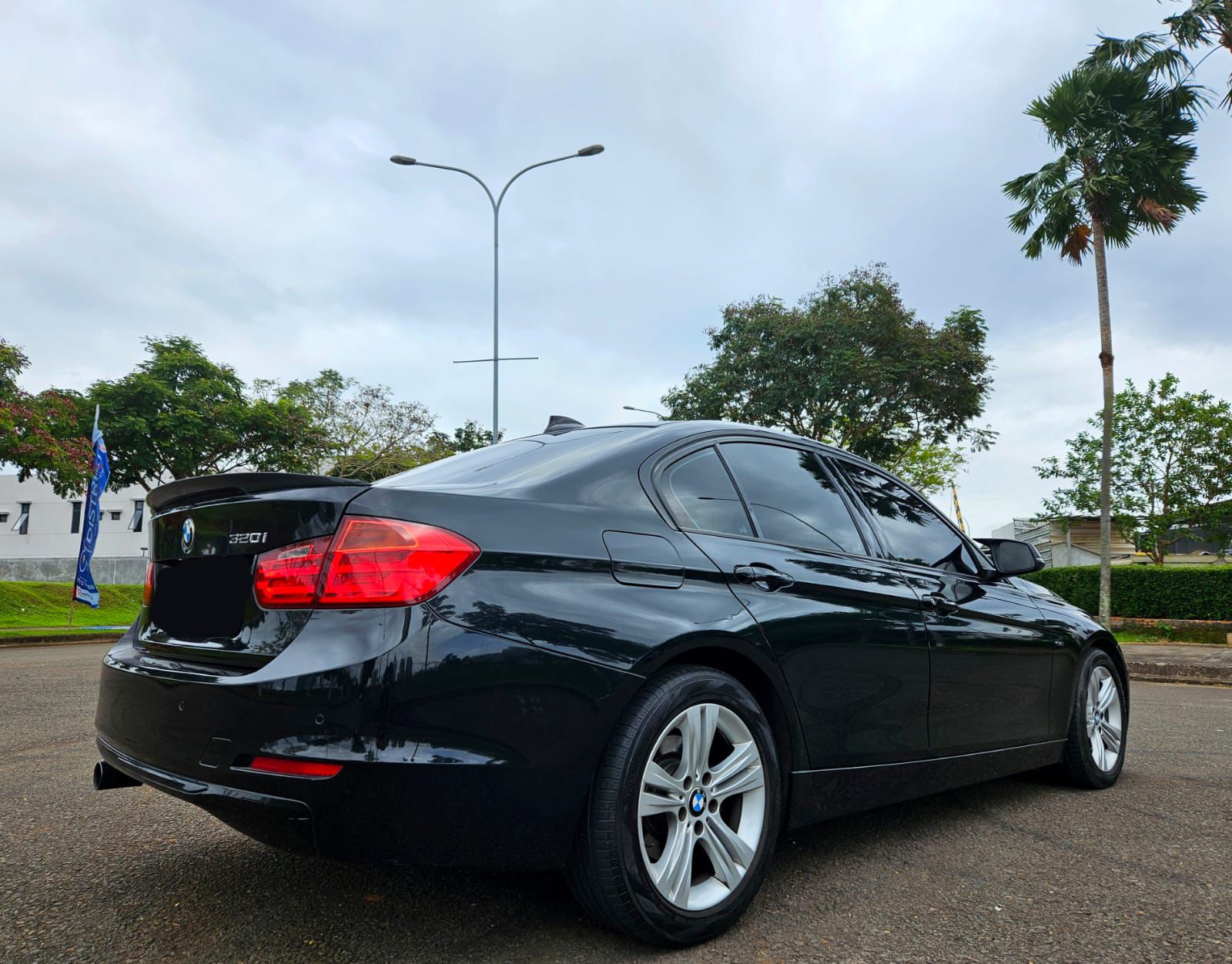 2015 BMW 3 Series Sedan  320i F30 SPORT 2015 BMW 3 Series Sedan  320i F30 SPORT