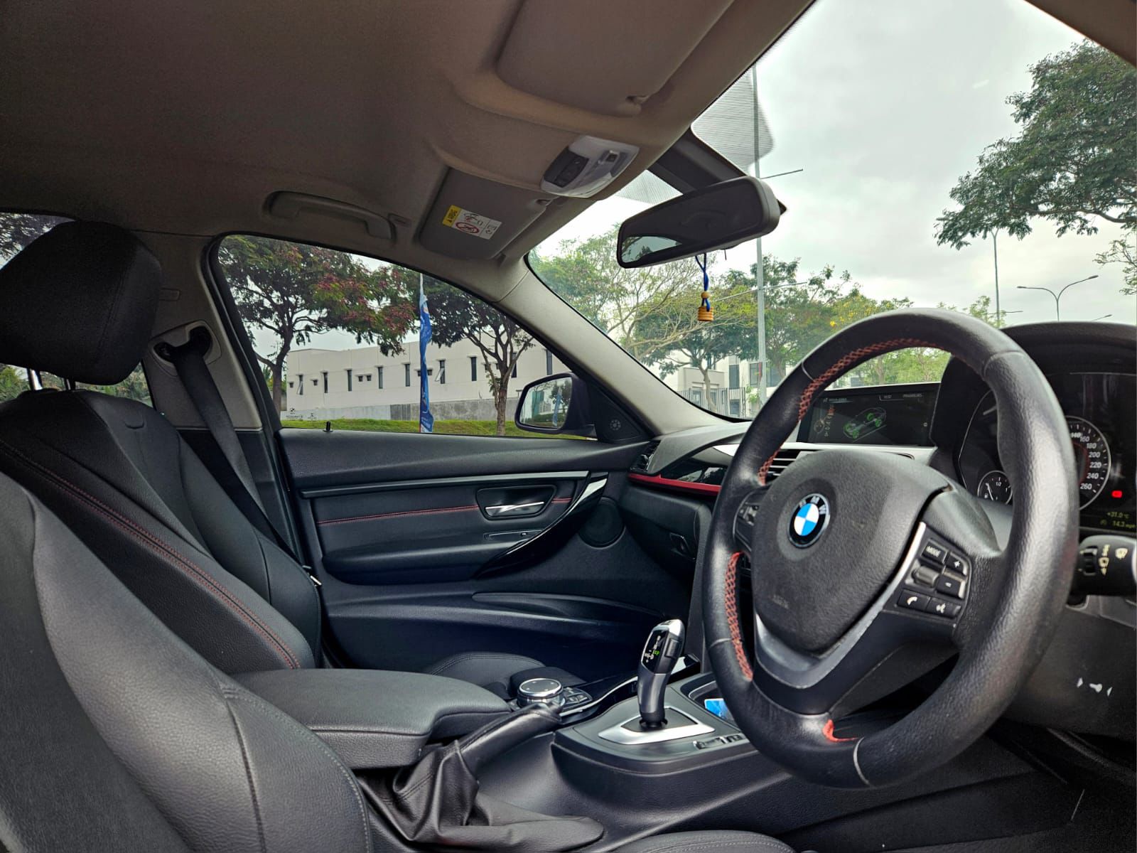 2015 BMW 3 Series Sedan  320i F30 SPORT 2015 BMW 3 Series Sedan  320i F30 SPORT