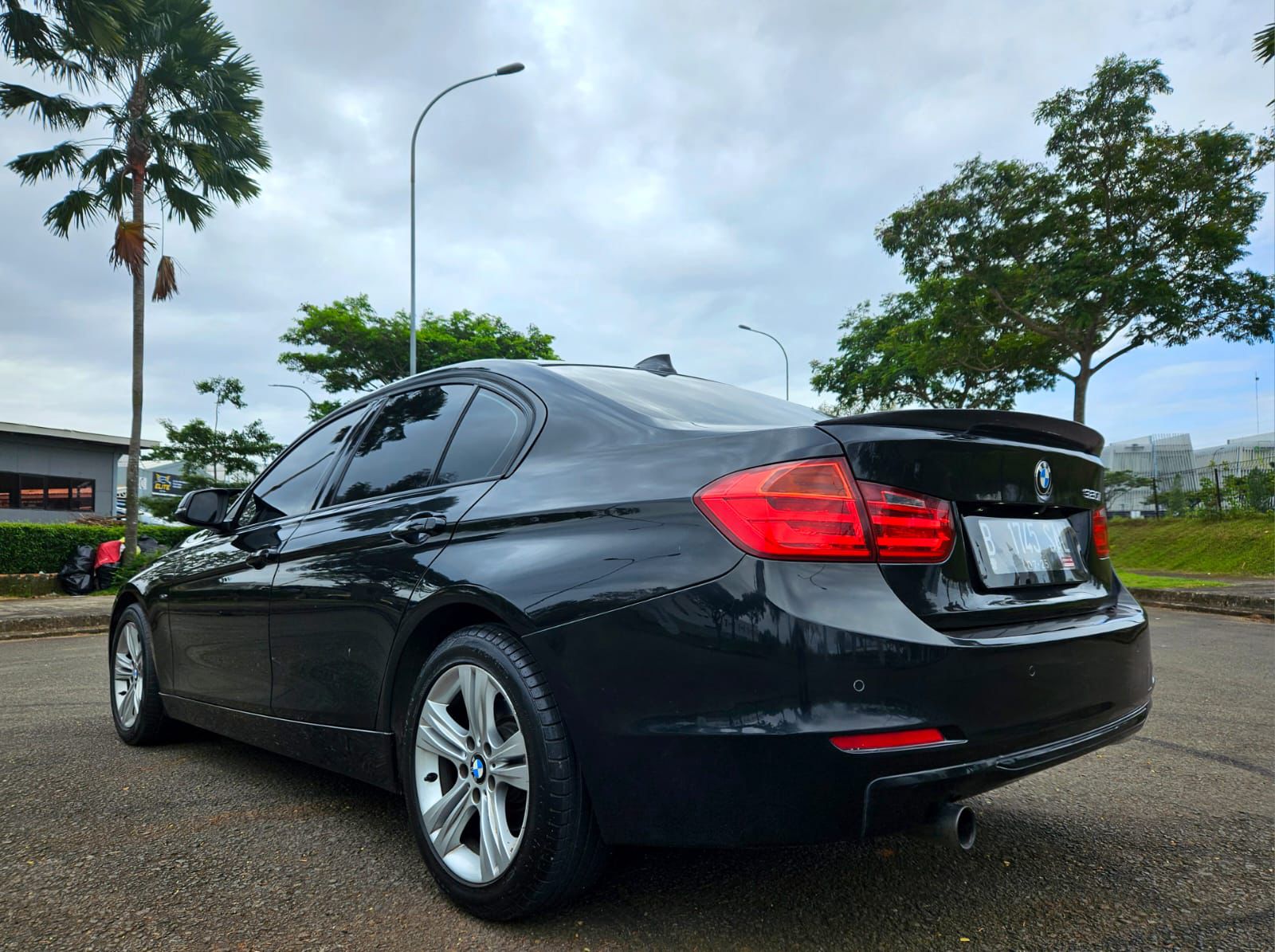 2015 BMW 3 Series Sedan  320i F30 SPORT 2015 BMW 3 Series Sedan  320i F30 SPORT
