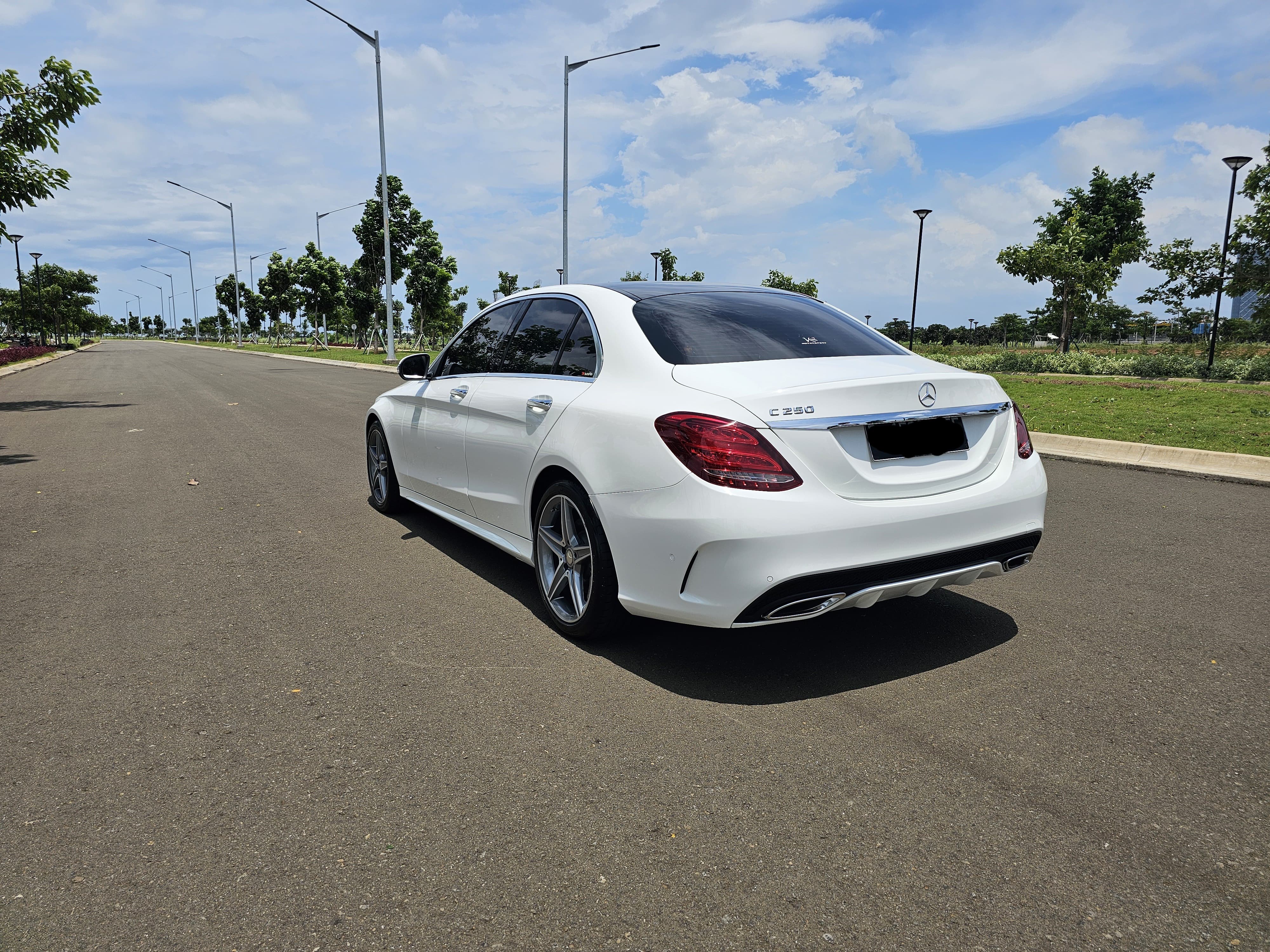 2016 Mercedes Benz C-Class Sedan C 250 AMG 2016 Mercedes Benz C-Class Sedan C 250 AMG