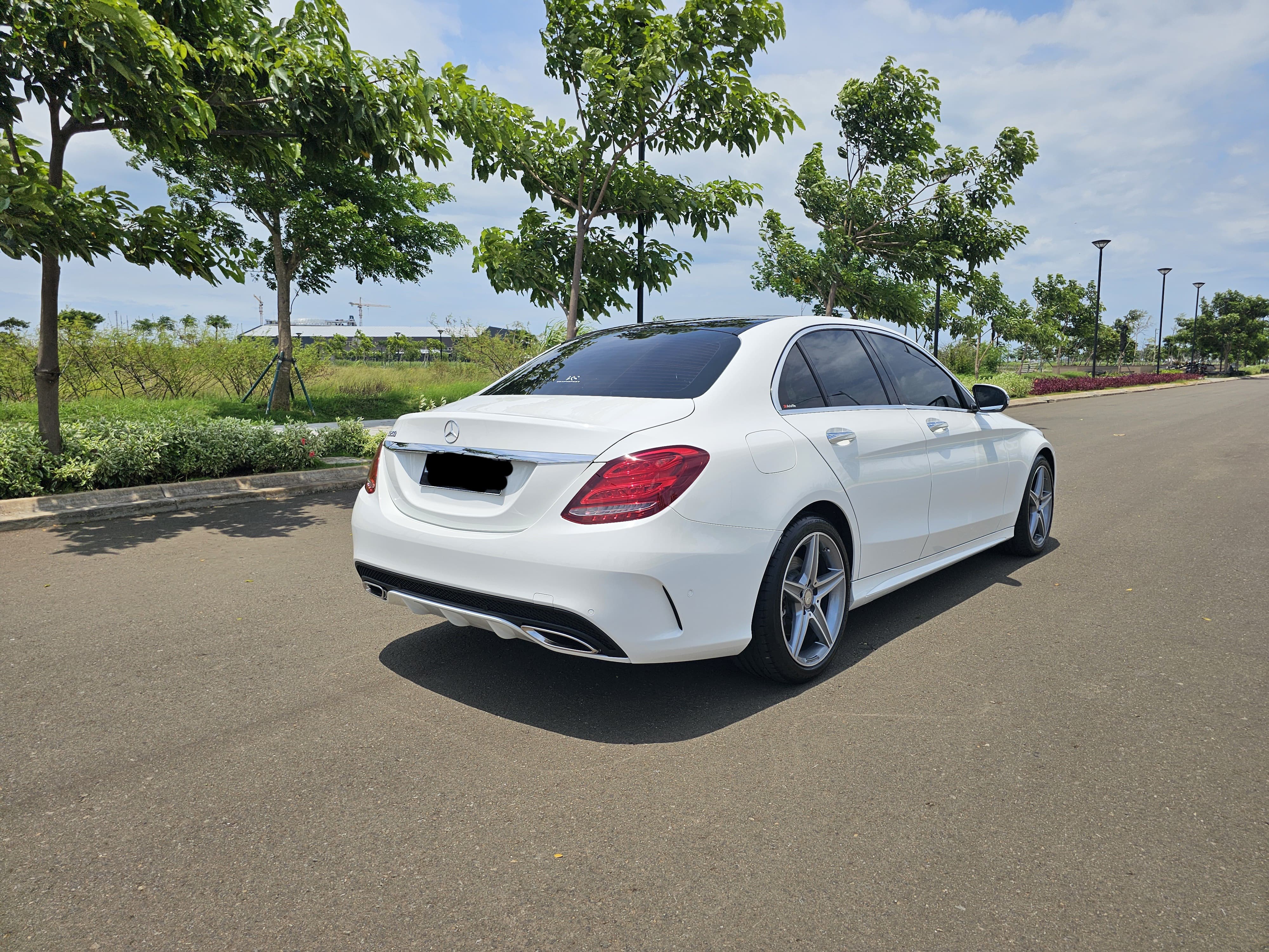 2016 Mercedes Benz C-Class Sedan C 250 AMG 2016 Mercedes Benz C-Class Sedan C 250 AMG