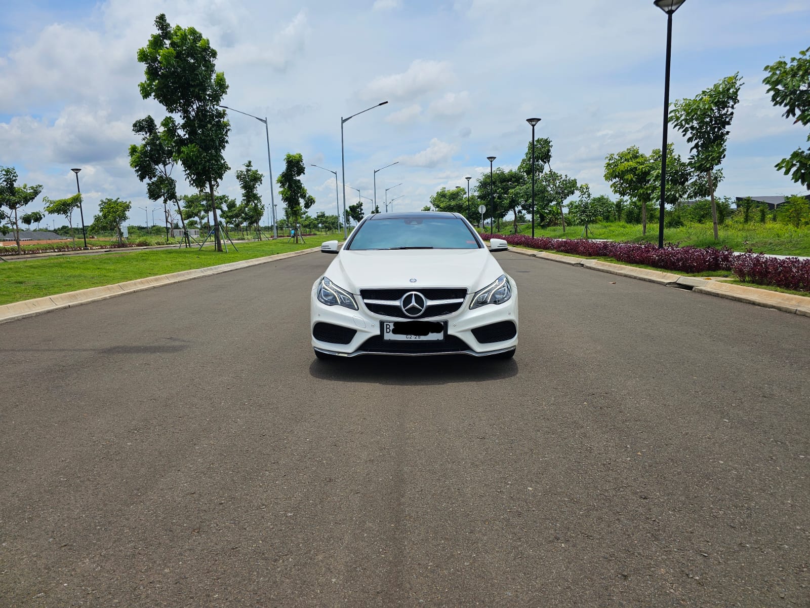 Second Hand 2013 Mercedes Benz E-Class Coupe E 250 AMG Second Hand 2013 Mercedes Benz E-Class Coupe E 250 AMG