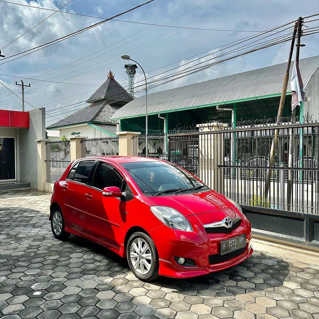 2011 Toyota Yaris  S Limited AT 2011 Toyota Yaris  S Limited AT