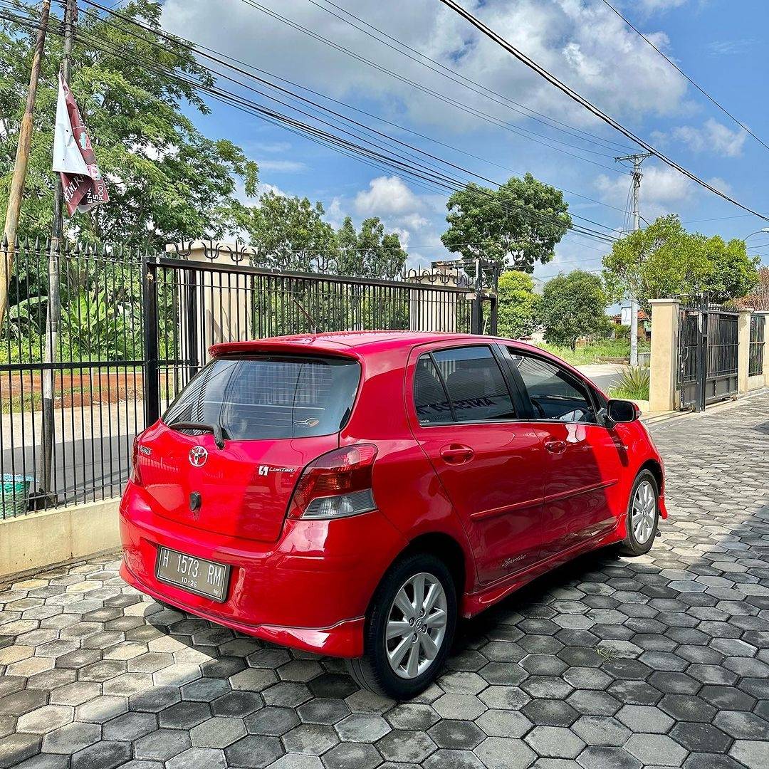 2011 Toyota Yaris  S Limited AT 2011 Toyota Yaris  S Limited AT