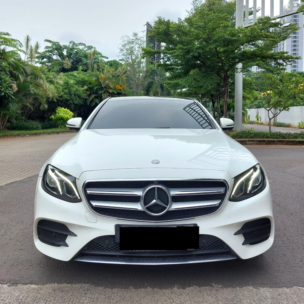 2017 Mercedes Benz E-Class  E 300 AMG Line Bekas 2017 Mercedes Benz E-Class  E 300 AMG Line Bekas