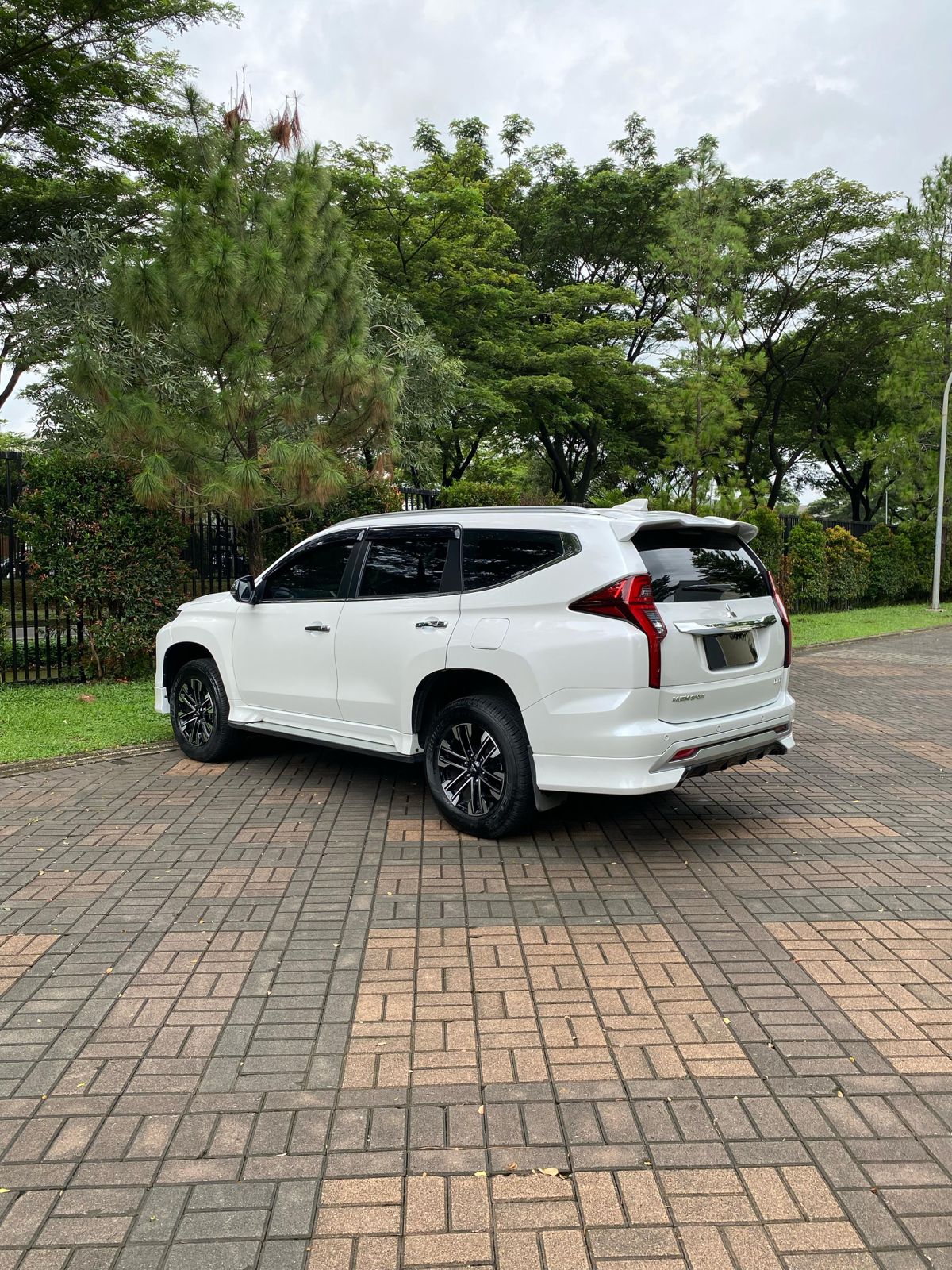 2023 Mitsubishi Pajero Sport Dakar AT 4x2 2023 Mitsubishi Pajero Sport Dakar AT 4x2