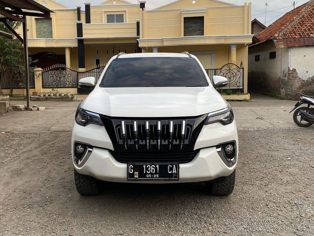 2016 Toyota Fortuner 2.4 VRZ AT Bekas 2016 Toyota Fortuner 2.4 VRZ AT Bekas