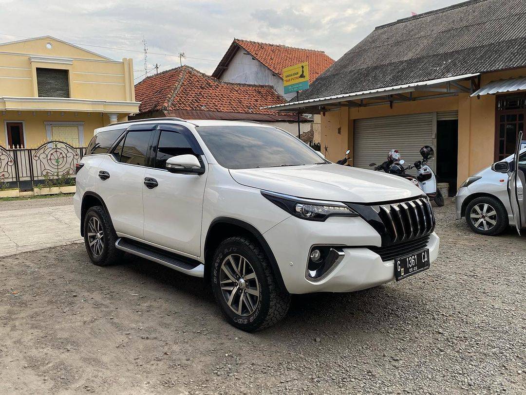 2016 Toyota Fortuner 2.4 VRZ AT 2016 Toyota Fortuner 2.4 VRZ AT