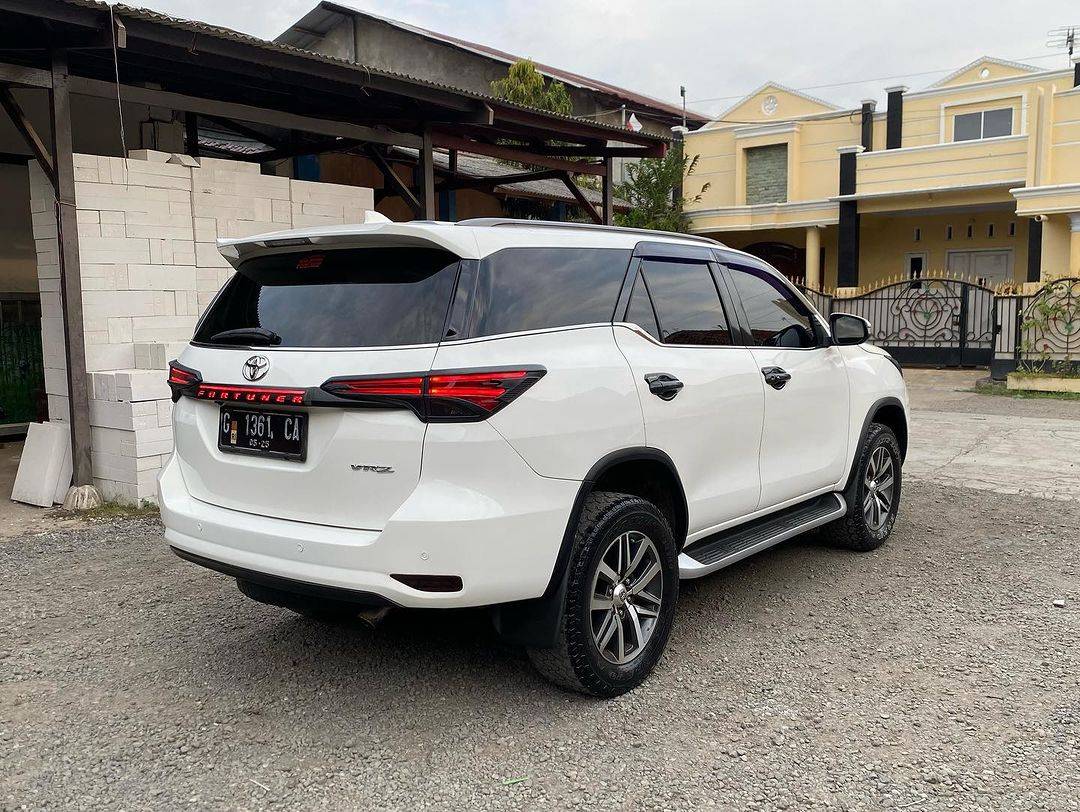 2016 Toyota Fortuner 2.4 VRZ AT 2016 Toyota Fortuner 2.4 VRZ AT