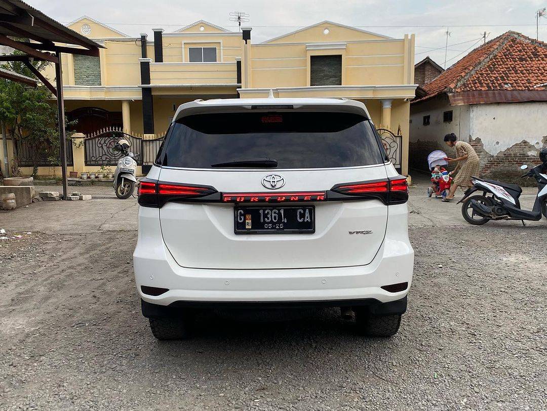 2016 Toyota Fortuner 2.4 VRZ AT 2016 Toyota Fortuner 2.4 VRZ AT