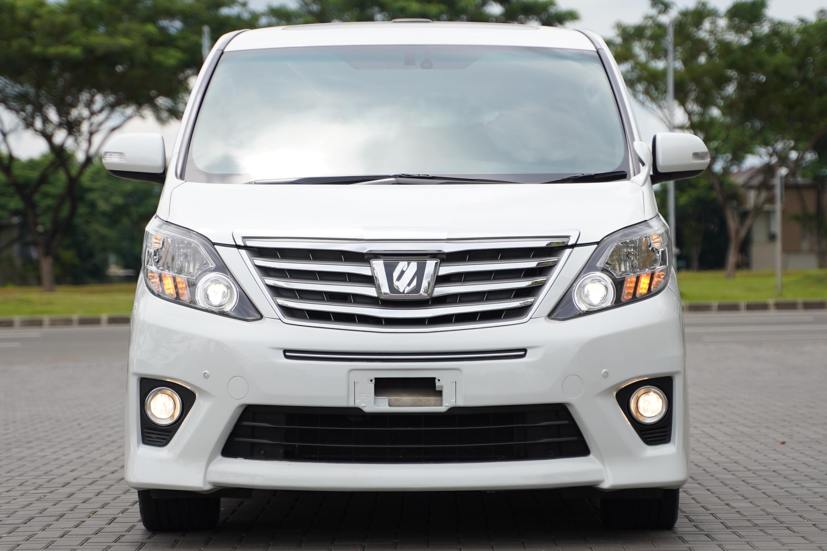 Second Hand 2014 Toyota Alphard  SC 2.4 AT Second Hand 2014 Toyota Alphard  SC 2.4 AT