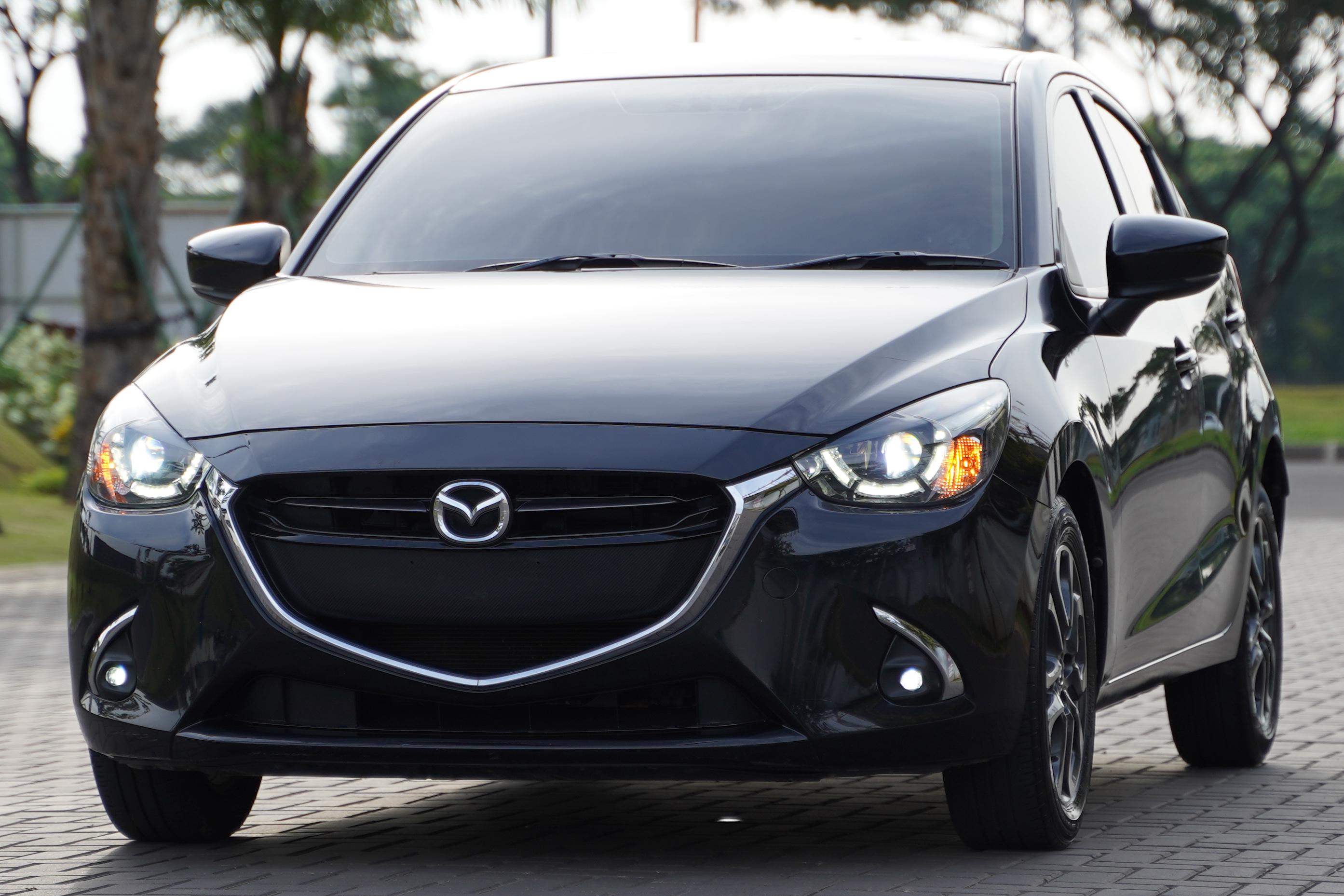 2019 Mazda 2  2 R 1.5 MT 2019 Mazda 2  2 R 1.5 MT