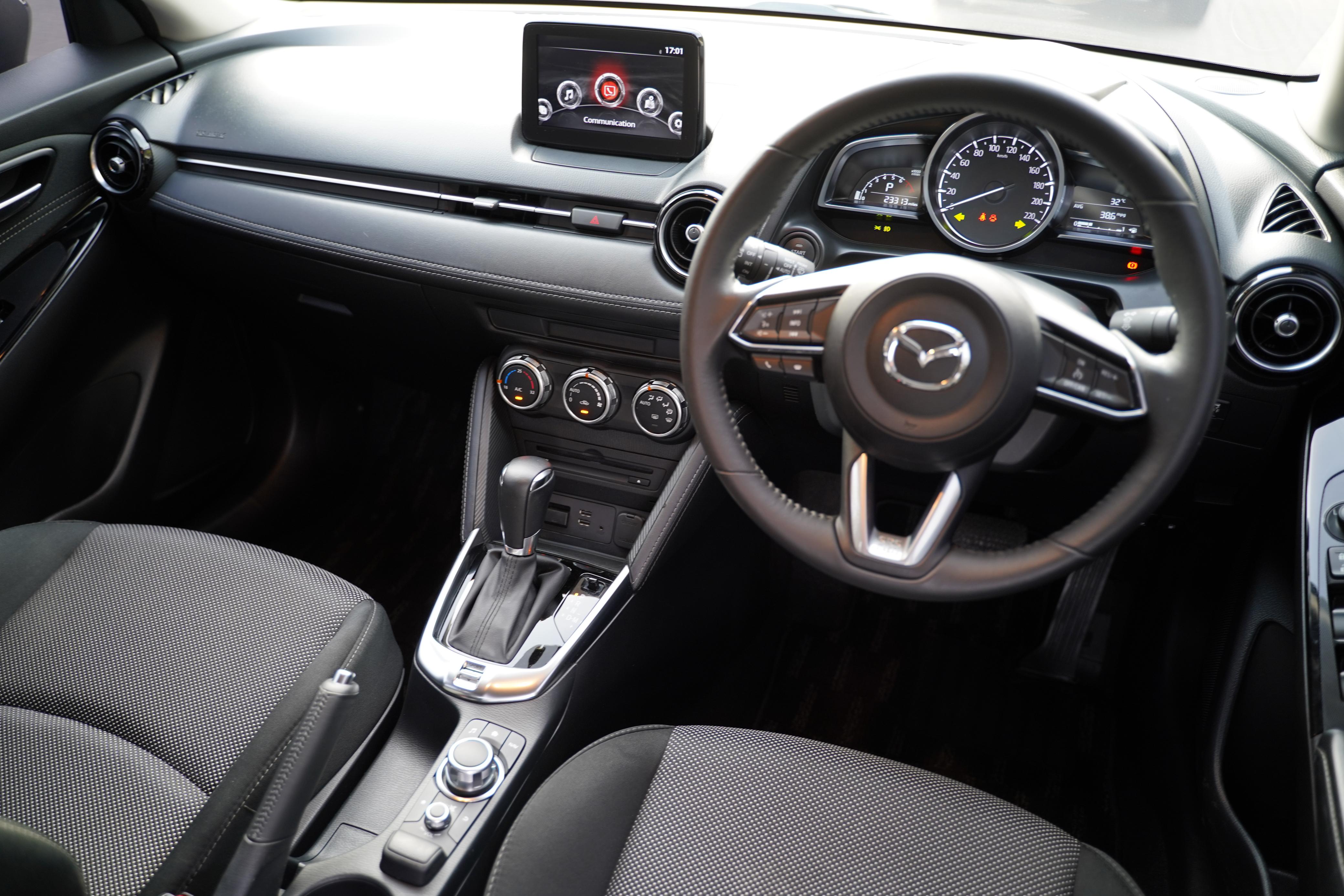 2019 Mazda 2  2 R 1.5 MT 2019 Mazda 2  2 R 1.5 MT