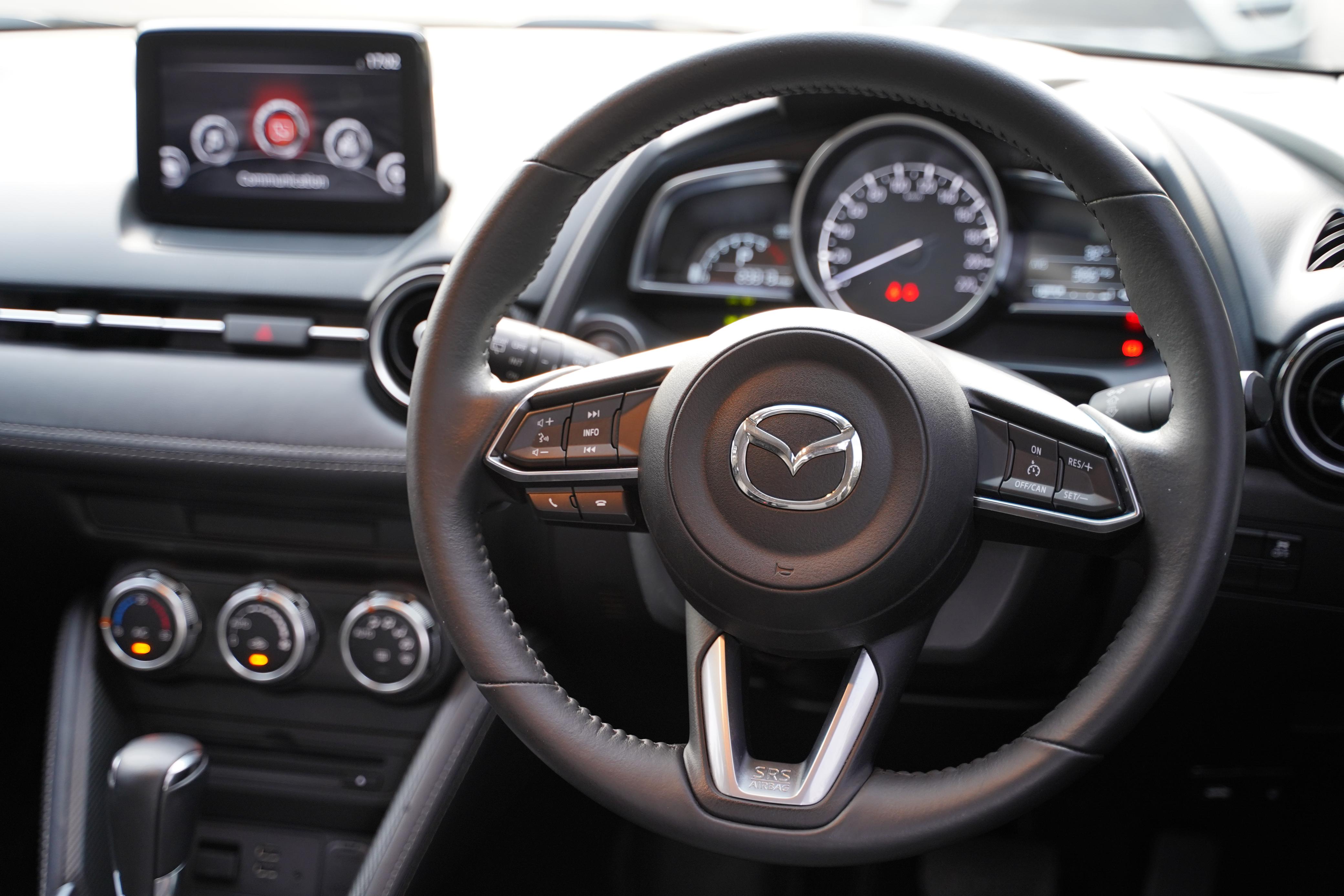 2019 Mazda 2  2 R 1.5 MT 2019 Mazda 2  2 R 1.5 MT